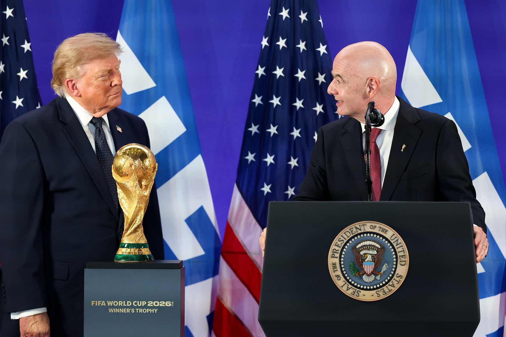1.17亿镑!切尔西官宣罗杰斯签约至2033年 足协杯大连英博、云端南玉昆点球晋级 1.17亿镑!切尔西官宣罗杰斯签约至2033年 足协杯大连英博、云端南玉昆点球晋级